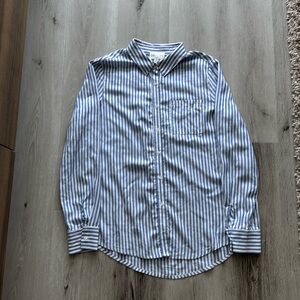 BUTTON DOWN SHIRT - SIZE S FITS XS/S